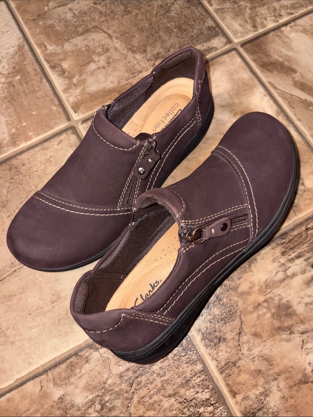 Clarks Women's Brown Nubuck leather Slip-On Casual Side Zip Carleigh Ray size 9